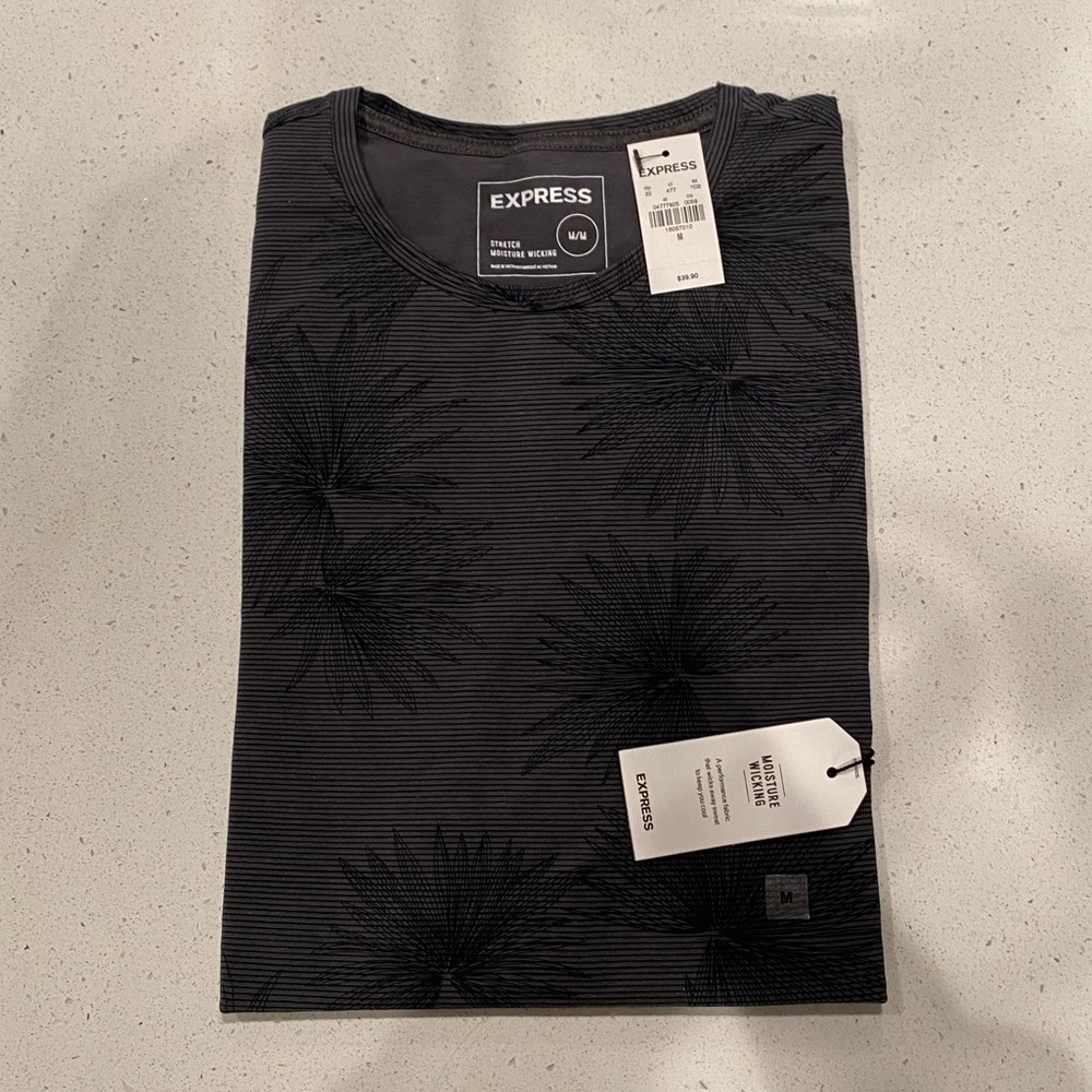 NWT Express Stretch Moisture Wicking Crew Neck Tee